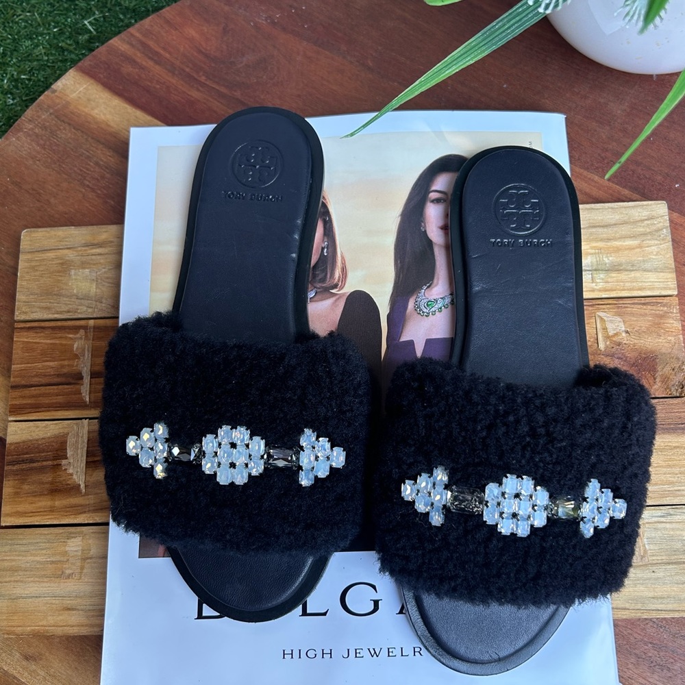 Tory Burch Shoes Tory Burch Aspen
Black Shearling Slide size 6 new $229 - Picture 13 of 14